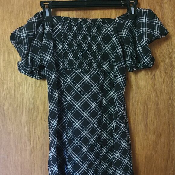 Puff-sleeved Crêped Dress from H&M - Picture 3 of 9